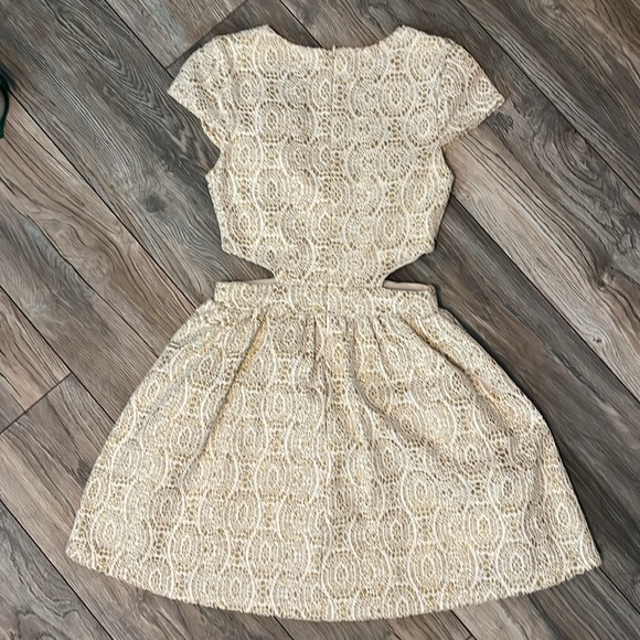 Just Me gold and cream appliqué - Picture 2 of 4